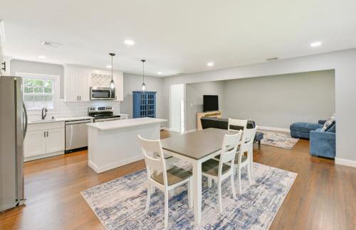 Hampton Bays Retreat Walk to Squires Beach! - Foto 1