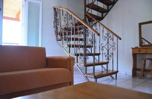 Red Rose Garden - Photo 18