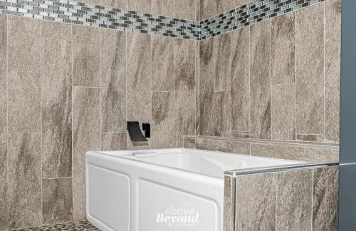 Sprawling Home w/ Rooftop Spot - Foto 35