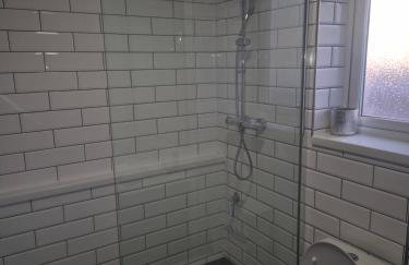 LUXURY One BEDROOM FLAT - Photo 12