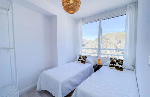 NUEVO, primera linea de playa, con piscina y vistas al mar - Foto 39