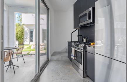 Sleeps 32 Private Compound w Putting Green Bouldin Collective by AvantStay - Foto 73