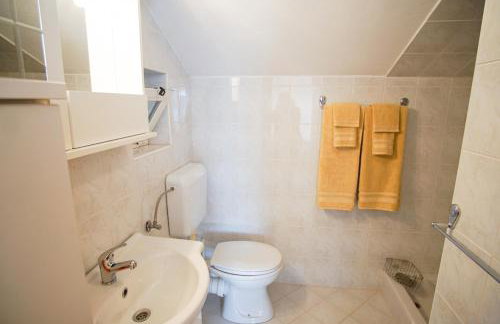 3 Bedroom Beach House with private sea access - Photo 14