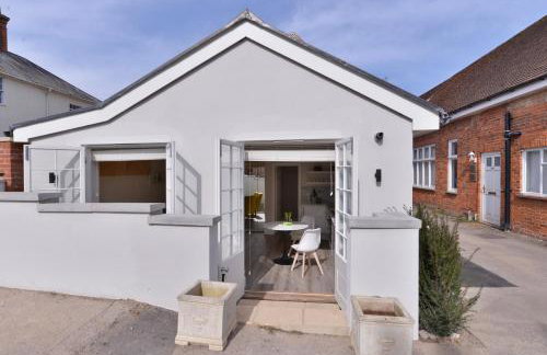 1 bedroom flat in centre of Odiham- free parking - Photo 9