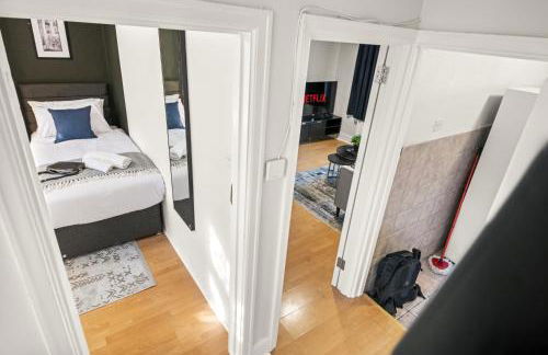 Acton 4BR House I Contractors I Families I Parking - Foto 26