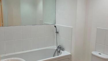 2 Bed 2 Bathroom Apartment central location - Foto 2