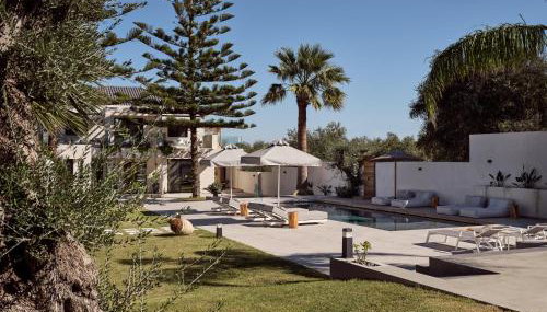 Ioli Exclusive Villa, a Glorious Family Retreat, By ThinkVilla - Foto 3, Garden, sunbed, Garden view