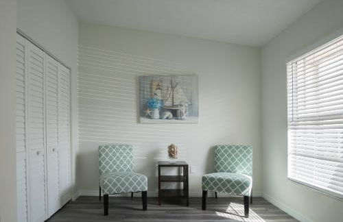 Near Beaches & IMG Academy, Mins to Downtown Oasis Villa Retreat - Photo 8