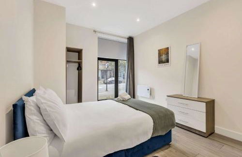 City Service Lets - New Cheam Village 2 Bed Apartment with Free Parking - Easy Transport Links to London - Foto 6