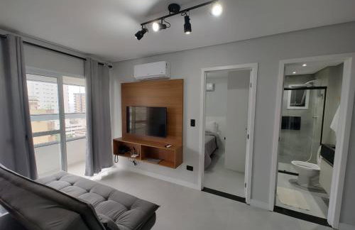 Apto com lazer completo, piscina, ar, mercadinho e pet friendly a 1 min da praia - Photo 9