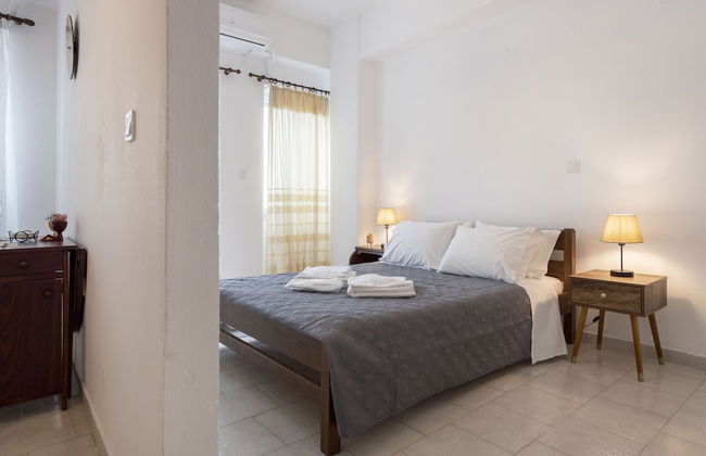 Parikia's Cute Pebble - Photo 3