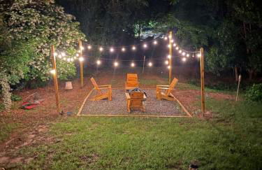 Spacious 4BR House Sleeps 9 Outdoor Lounge with Fire Pit plus Games - Foto 47