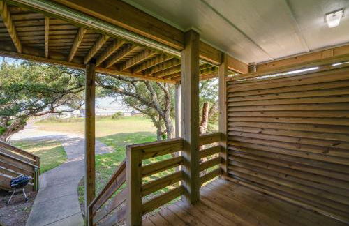 Quiet Hatteras Duplex with Decks about 1 Mile to Beach - Foto 28