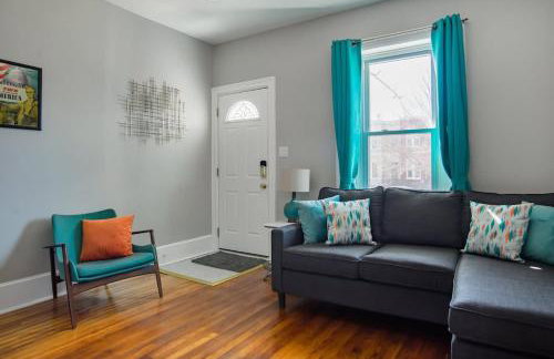 Mid-Century Marvel Steps from Restaurants Bars and Markets 3BR & 2BA - Foto 10