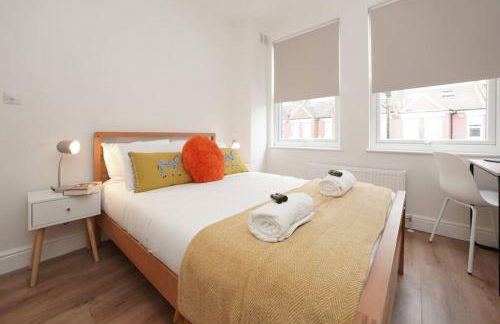 Newly Renovated Modern 4 Bed 3 Bath Apartment London - Foto 61