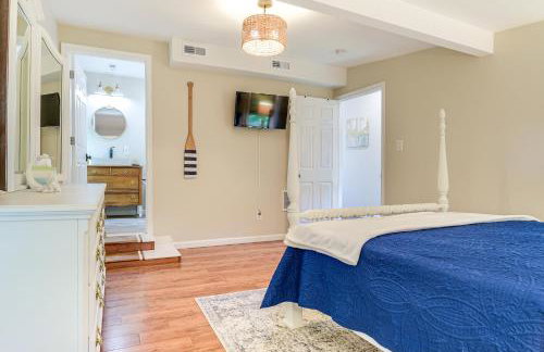 Walk to Town and River Charming Home in North East! - Foto 24