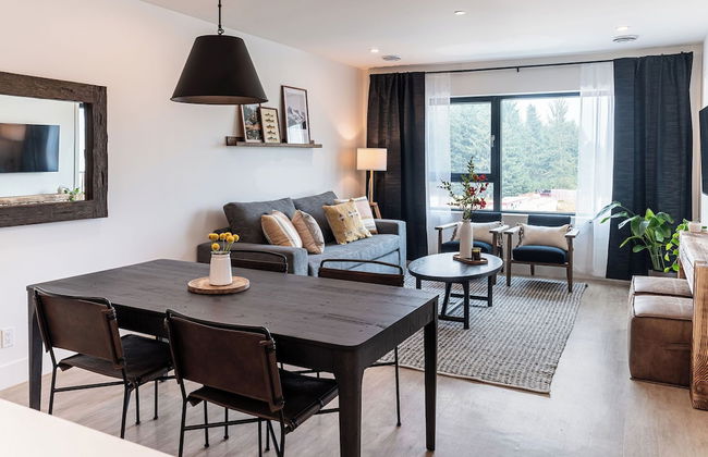 The Selkirk House by Revelstoke Vacations - Photo 18