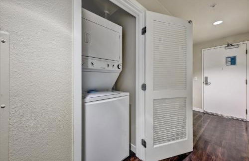 Global Luxury Suites San Jose Downtown - Photo 46