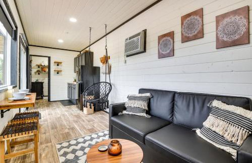 Remote Strawn Container Home with Hot Tub! - Foto 4