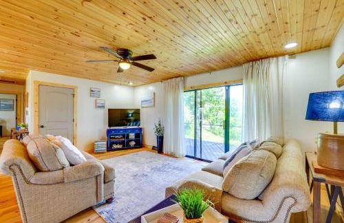 Near Table Rock Lake Family Home with Deck and Views - Foto 6