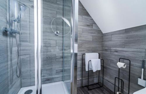 Progressive House 5 Bedrooms Inc Study with Sofabed, Garden, Smart TV in Every Bedroom FREE Parking - Foto 32