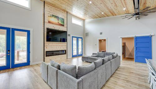 Riverfront Caddo Shack Home with Views and Fire Pit - Foto 3