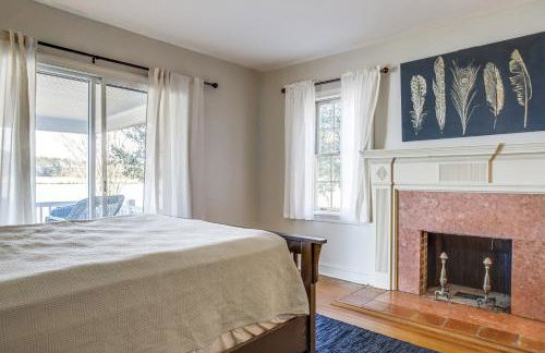 Riverfront Gem with Fire Pit in Eden - Foto 14