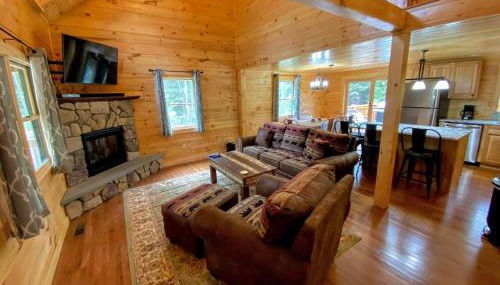 Brand New Log Home Well appointed great location with AC wifi cable fireplace firepit - Foto 4