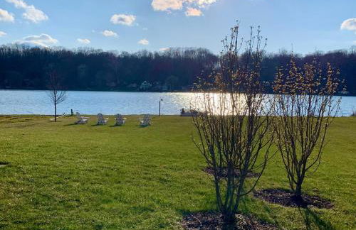 Modern SW Michigan Lakefront Home with Fireplace - Foto 41