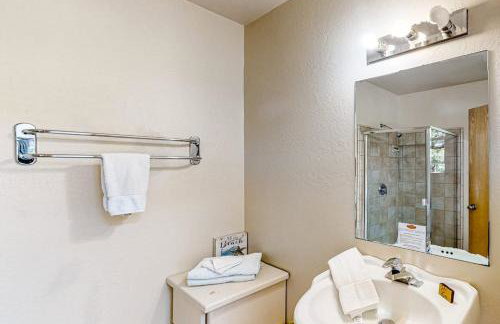 Urban Escape Compound - Photo 18