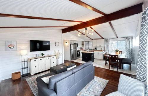 8th Street Haven - 3 bedroom House in DT Hamilton - Foto 1