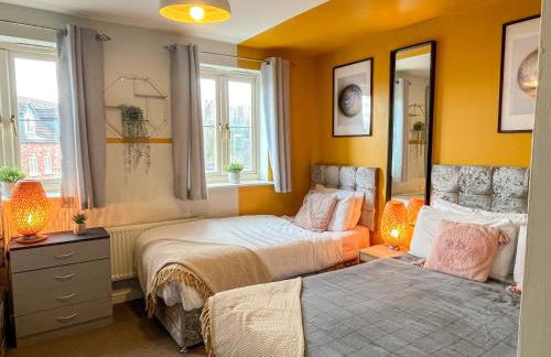 Mayflower 3 Bedrooms House 7 Beds 2 Showers Off Road Parking - Foto 1