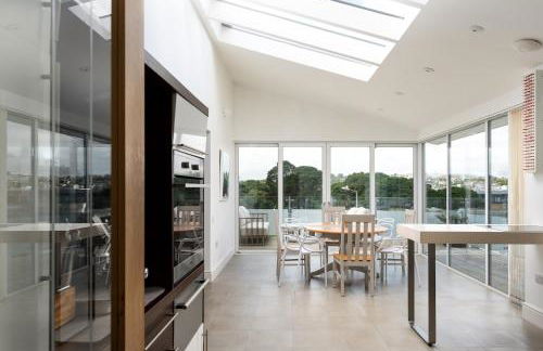 Spacious House nr Castle Beach Parking & Sauna - Foto 8