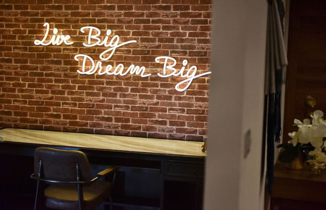 Benviar Tonson Residence - Photo 18