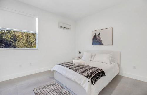 Up to 12 Guests! Modern villa near Wynwood - Photo 13