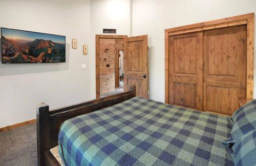 One of a Kind Cabin, Covered Deck, Spa, and Games - Foto 30