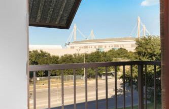 Stylish 2BR w Pool,Gym,Prking-Near Rvrwalk & Dome - Foto 10