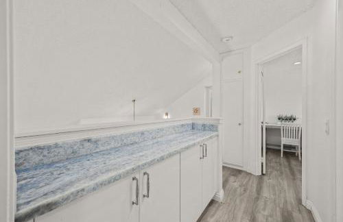 Newly Remodel Luxury Home with Hotel-Like Amenity - Foto 6