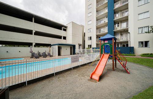 Aconchego e privacidade para sua família com 2 quartos, sala e cozinha integrados e sacada com churrasqueira - Foto 48