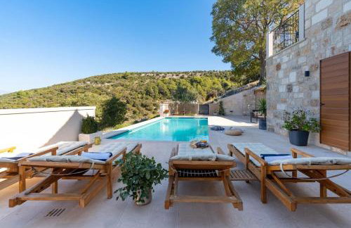 Villa Ani! Traditional and luxurious 4-bedroom villa with heated pool and sea views - Foto 10