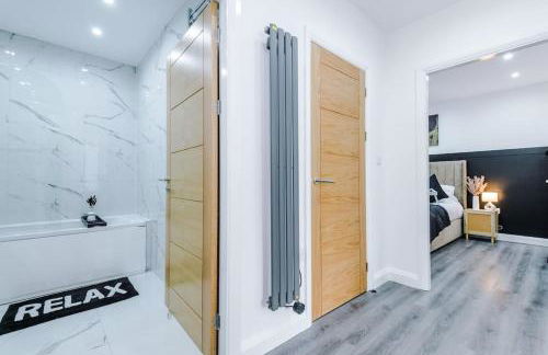 Heart of Didsbury Luxury 2 Bed Apartment by HASS HAUS - Photo 3