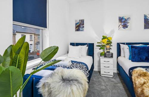 Deja Two Luxe 4BR House By AltoLuxo Short Lets & Serviced Accommodation With Free WiFi & Parking - Foto 3