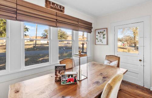 Southern Magnolia House with Porch Swing - Foto 4