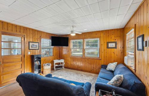 Delavan Retreat with Patio on Turtle Lake! - Foto 6