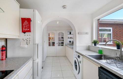 Elegant 5 Bed Home with Garden & Parking - Slough - Foto 14