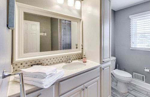 Luxe Lakefront Portsmouth Home: Fish, Swim & Play! - Foto 17