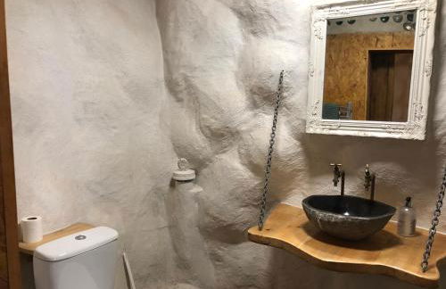 Rabbits 1or 2 bedroom hobbit style hillset earthen dartmoor eco home - Foto 9