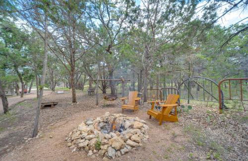 Horse Thief Inn Cabin Retreat with Deck and Hot Tub! - Foto 27