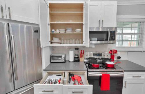 Prolific Red Luxe: Private Deck + Stylish Living - Photo 36