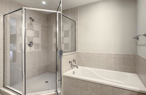 MINUTES FROM DISNEY 3bed 3bath Poolside at LUXURIOUS RESORT - Foto 17